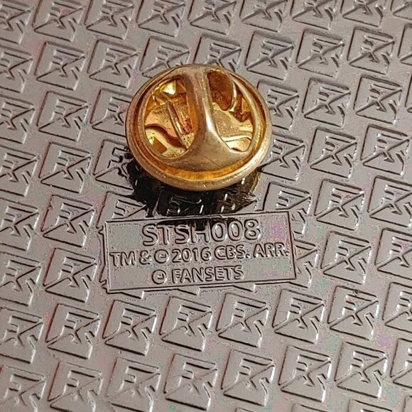 Star Trek: The Next Generation The Borg Collective, Borg Cube Enamel Pin - Picture 3 of 3